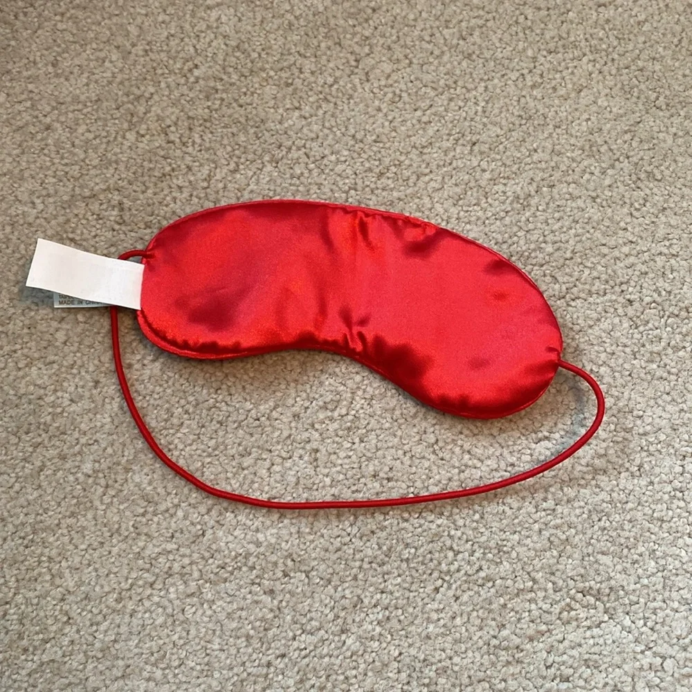 Dart Dee, collectors choice. Red “I ❤️ you” eye mask. - Picture 5 of 6
